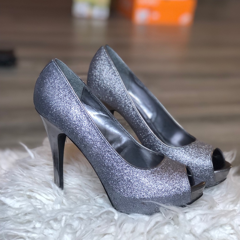 Jacqueline Ferrar heels